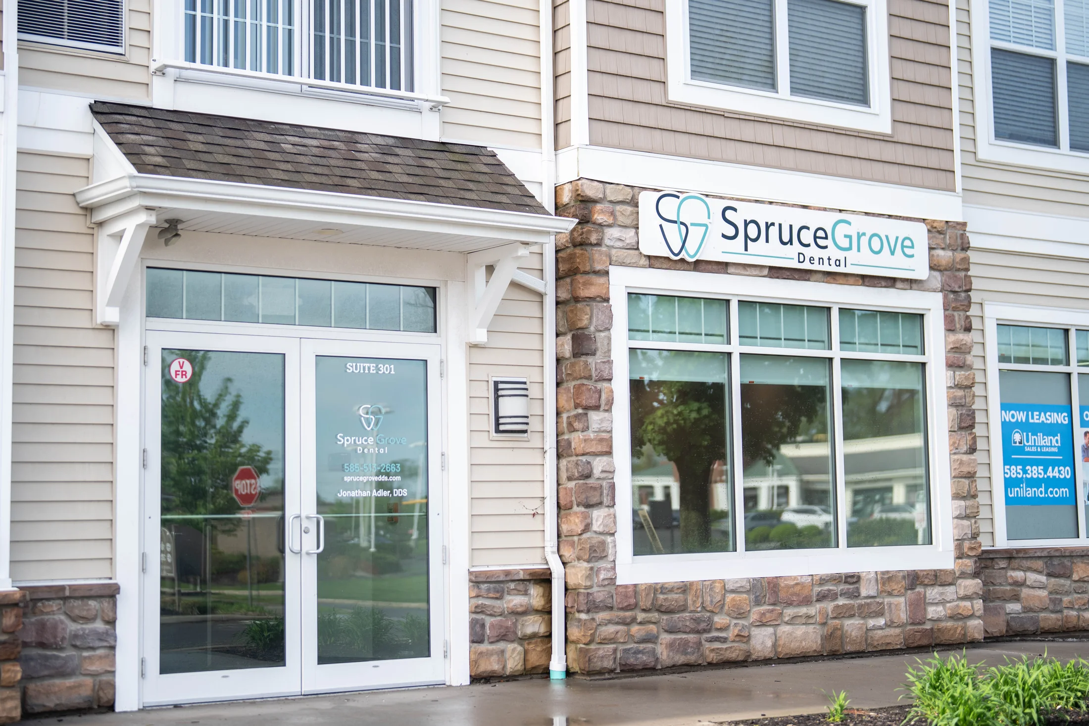 Main entrance to Spruce Grove Dental at Suite 301